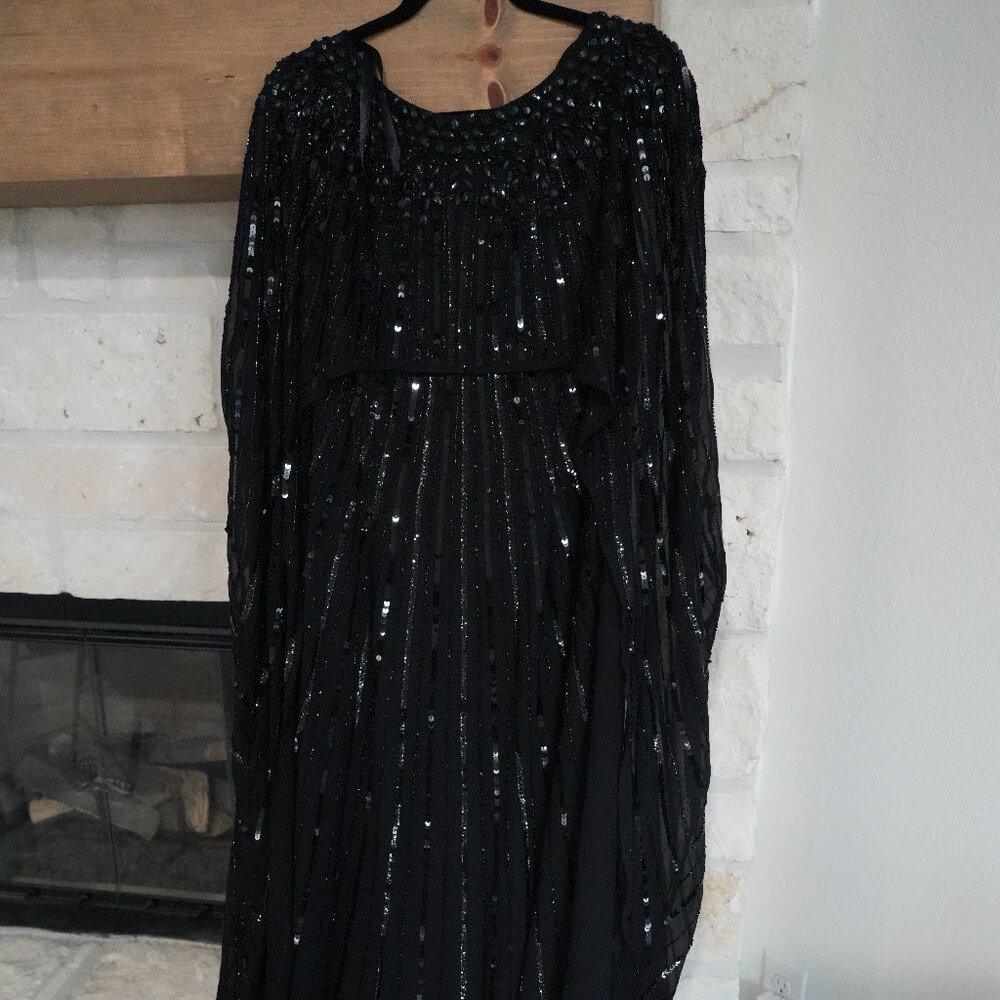 NWT Mac Duggal 93869 Black Embellished Beaded Column Cape Gown Size 12 - Picture 2 of 4